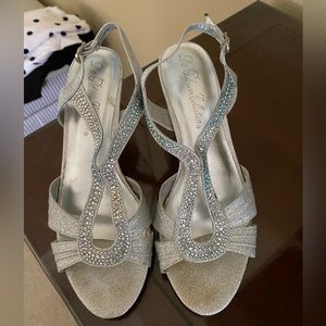 Silver sandals very comfortable worn once for a wedding size 7